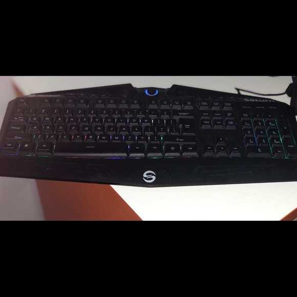 Saturn UtechSmart Blacklit Gaming Keyboard - Picture 1 of 5